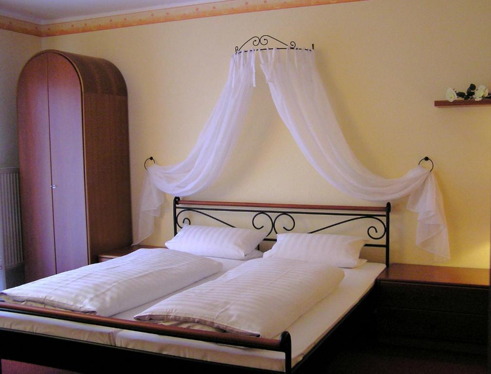 Hotel Pfaffenhof Lich Habitación foto